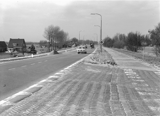 De S26 (huidige N207) vanaf het Ringvaartviaduct en aansluiting met de Oost Ringdijk.