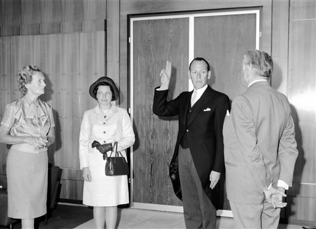 Beëdiging Derksen als burgemeester van Geervliet, 1968