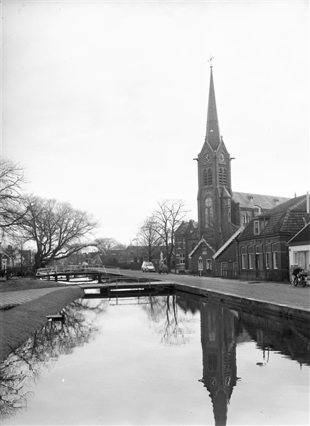 De rooms-katholieke Sint-Laurentiuskerk bij de Stompwijkse Vaart