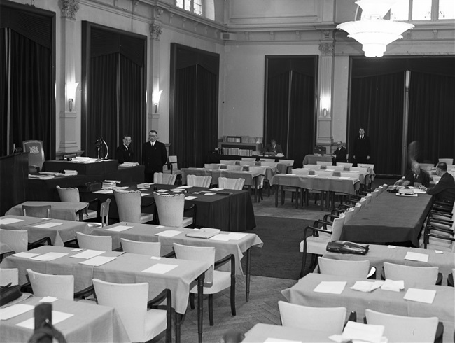 Statenvergadering wordt voorbereid in Hotel Kurhaus, 1950