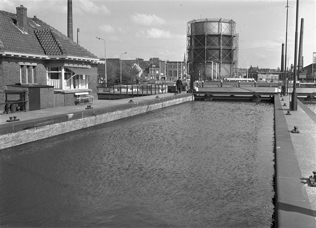 De Ir. de Kock van Leeuwensluis; een schutsluis aan de Nieuwe Gouwe.