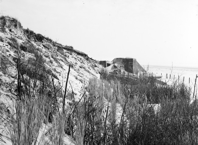 Een Duitse bunker uit de Tweede Wereldoorlog in de duinen