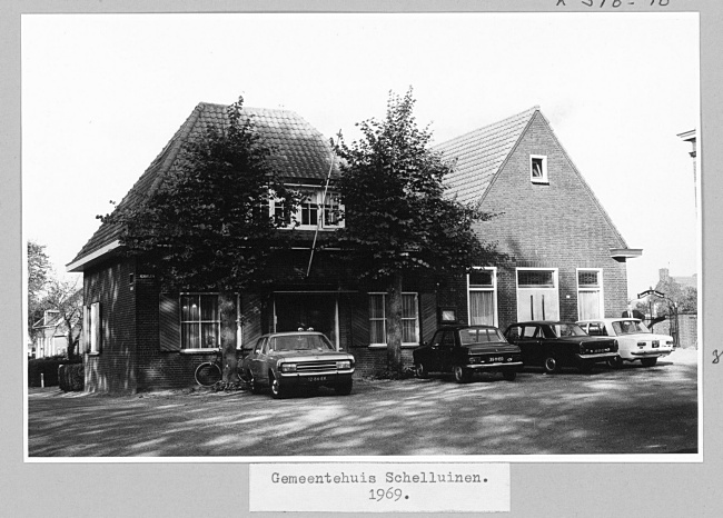 Gemeentehuis in Schelluinen, 1969