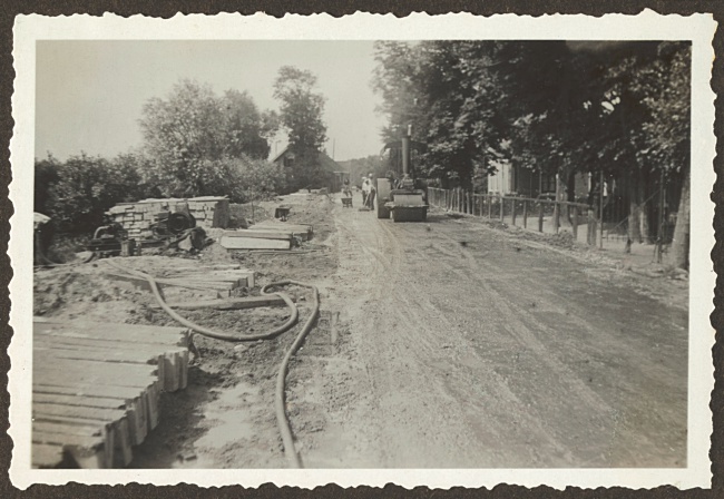 Van Klaverweijdeweg in Hoogmade wordt verbeterd, 1933