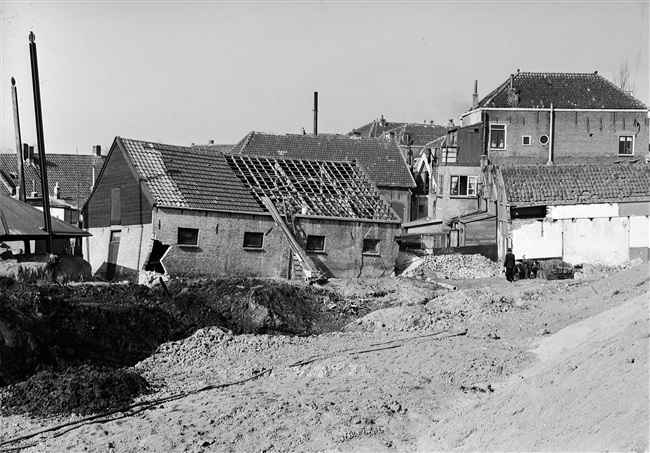 Oorspronkelijke titel 'verzakking dijk'. Waarschijnlijk wordt hier de aansluiting van de nieuwe weg, de N207, tussen Gouda, Stolwijk en Bergambacht voorbereid.