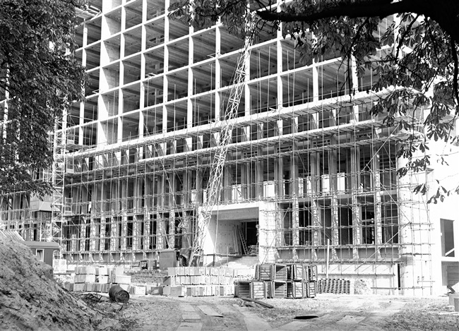Bouw van hoogbouw provinciehuis in Den Haag, 1961