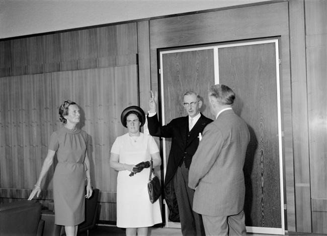 Beëdiging Bouman als burgemeester van De Lier, 1968