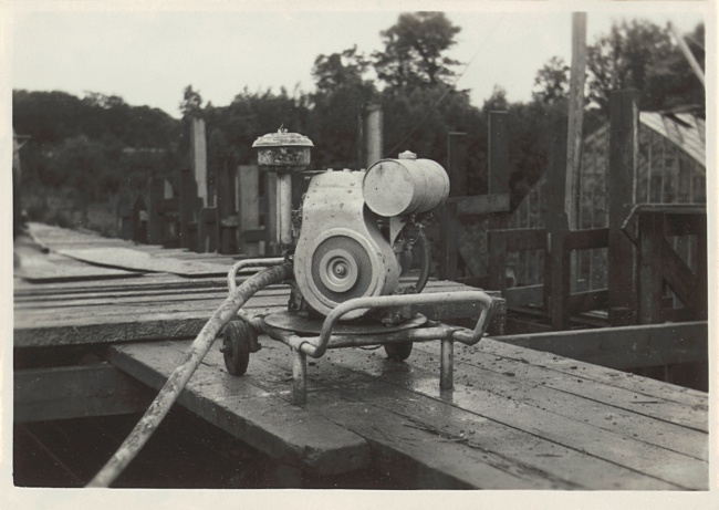 Bouw van Hooghkamerbrug tussen Leiden en Voorschoten, 1947