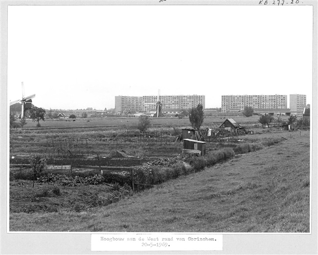 Hoogbouw van de Gildenwijk en molens in Gorinchem, 1969