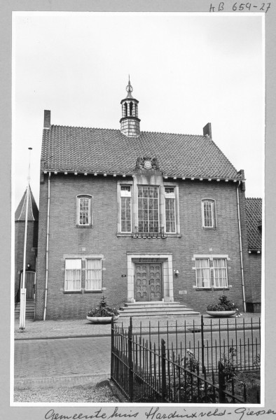 Gemeentehuis in Hardinxveld-Giessendam, 1972