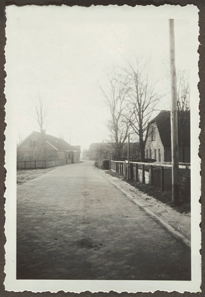 Van Klaverweijdeweg in Hoogmade na de verbetering, 1933