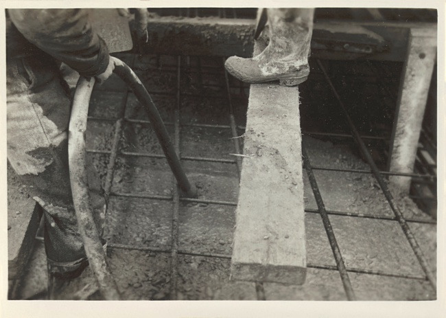 Bouw van Hooghkamerbrug tussen Leiden en Voorschoten, 1947