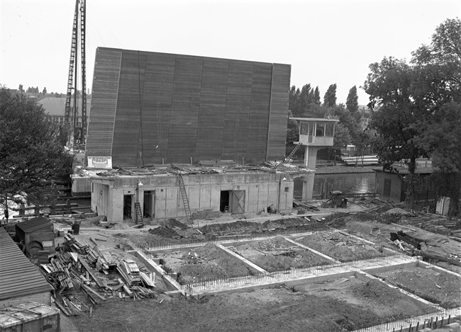 De Sint Sebastiaansbrug wordt gebouwd in Delft, 1961