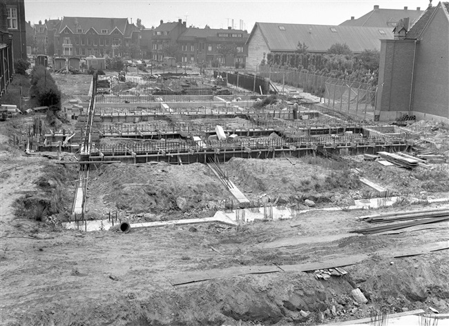 De wapening van het noordelijke viaduct. Het viaduct is onderdeel van de eerste St. Sebastiaansbrug.