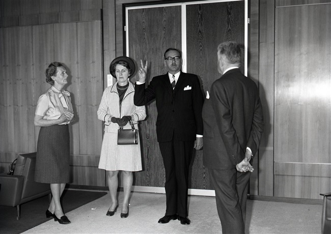 Beëdiging Van der Haar als burgemeester van Voorschoten, 1971