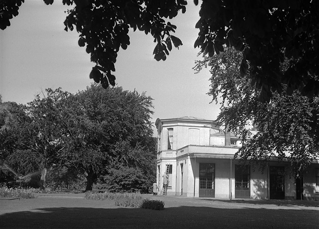 Directiegebouw van de Haagsche Dierentuin in Den Haag, 1958