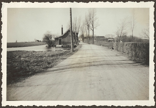 Van Klaverweijdeweg in Hoogmade vóór de verbetering, 1933