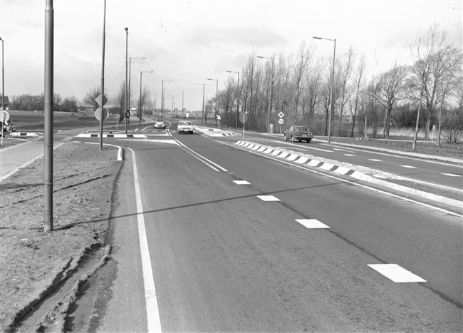 S32, Schrijversdijk (huidige N218) aansluiting met de G.J. van den Boogerdweg.