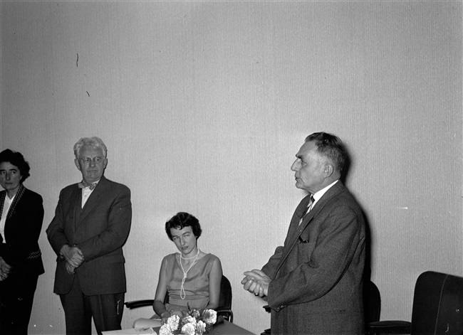 Ambtsjubileum J.A.M. van Eijk, bode van de Provinciale Waterstaat