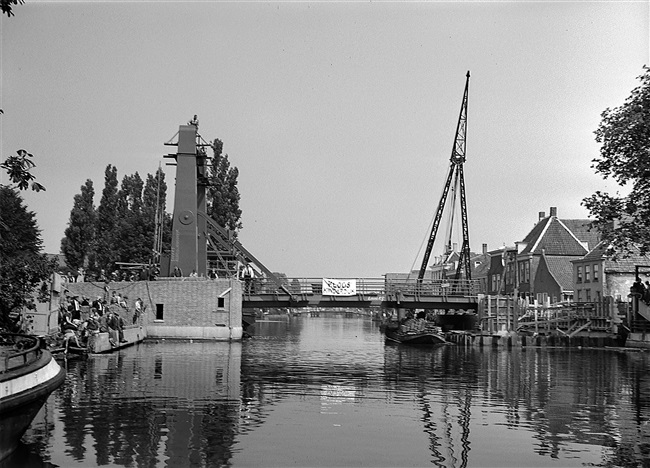 Bouw van de Alphensebrug in Alphen aan den Rijn