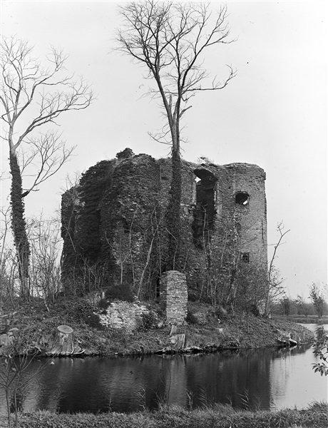 De ruïne van kasteel Ravesteyn aan de Korte Welleweg