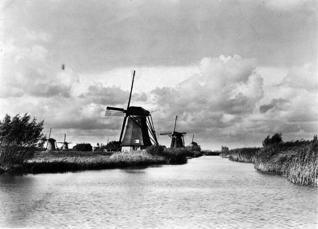 De molens van Kinderdijk-Elshout in de polders van de Alblasserwaard.