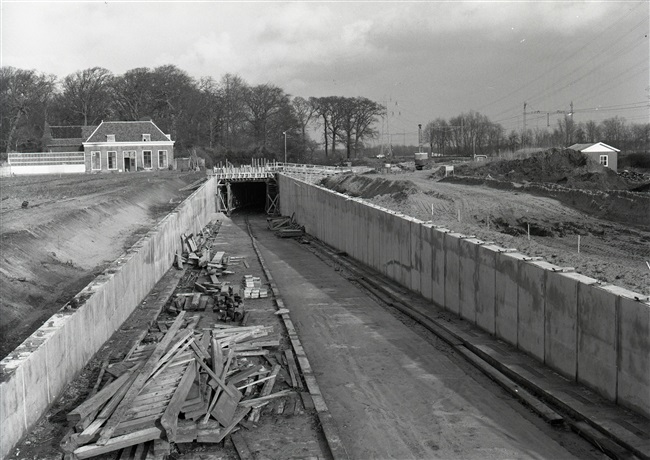 Bouw fietstunnel bij Horst en Voordelaan in Voorschoten
