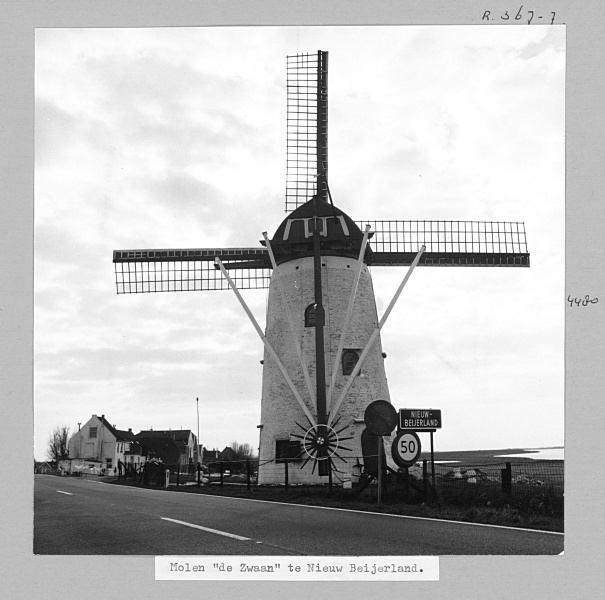 Korenmolen De Swaen in Nieuw-Beijerland, 1971