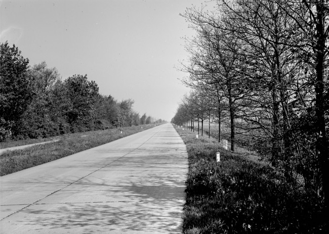 De Nieuwe Hoefweg. Provinciale weg nr. 22 en huidige N209 tussen de A12 en Benthuizen.