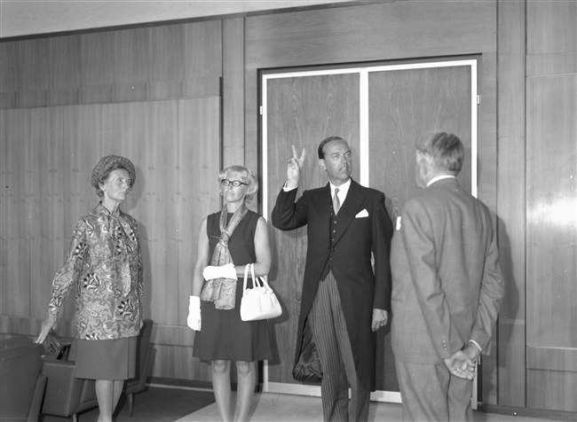 Beëdiging Wegstapel als burgemeester van Zoetermeer, 1970