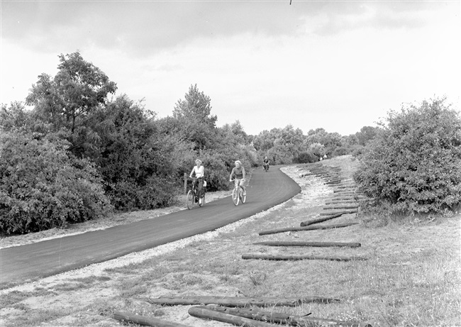 Fietspad nr. 24. Door het aanleggen van fietspaden ontsluit de provincie Zuid-Holland natuurgebieden voor recreatie.
