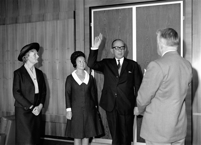 Beëdiging Berends als burgemeester van Lisse, 1968