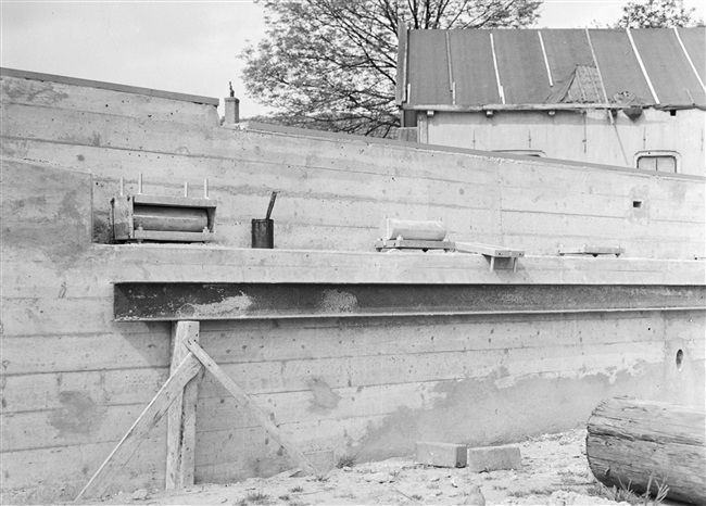 De bouw van het westlandhoofd van de 's-Molenaarsbrug over de Heimanswetering.