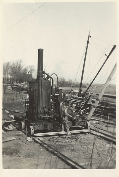 Bouw van Hooghkamerbrug tussen Leiden en Voorschoten, 1947