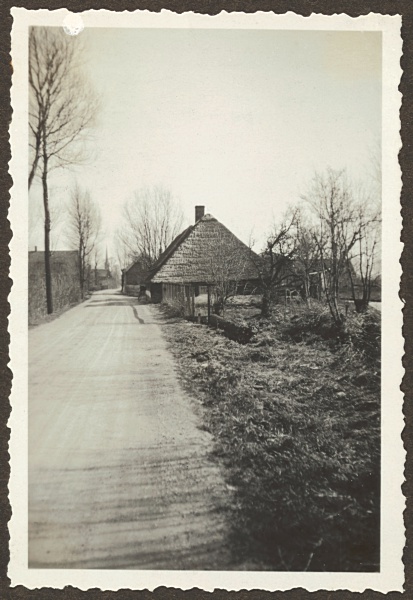 Van Klaverweijdeweg in Hoogmade vóór de verbetering, 1933