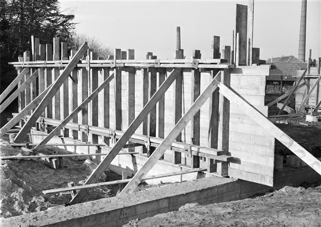 De bouw van de 's-Molenaarsbrug over de Heimanswetering