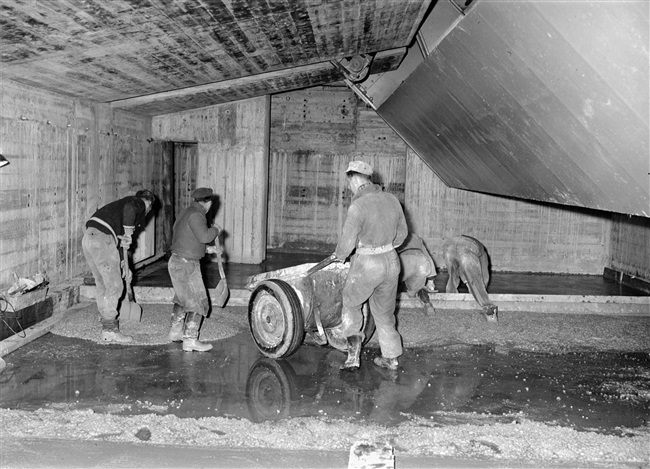 Bouw basculekelder van Sint Sebastiaansbrug in Delft, 1961