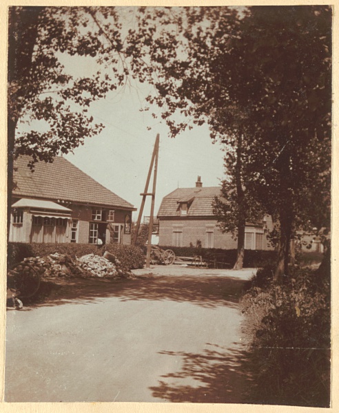 De provinciale weg in Oostvoorne vóór de verbetering, 1930